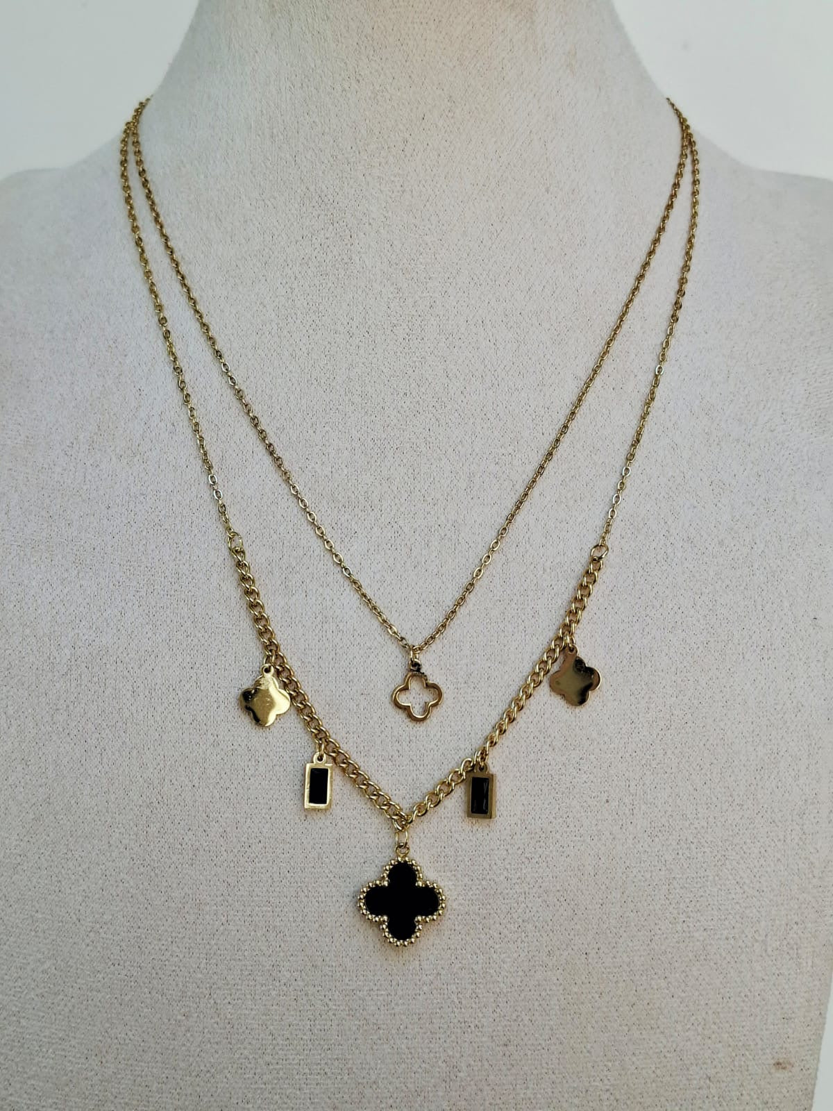 Collar doble de trébol